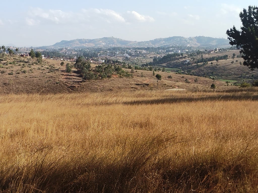 SAHAZA II β Hilltop view over Sabotsy Namehana